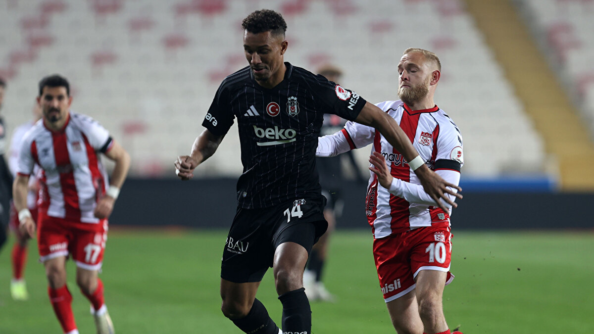 Alman oyuncunun performansından memnun olmayan Sergen Yalçın onu kadroda düşünmüyor. Oyuncuya teklif gelmesi halinde yolların ayrılması bekleniyor. <br><br>