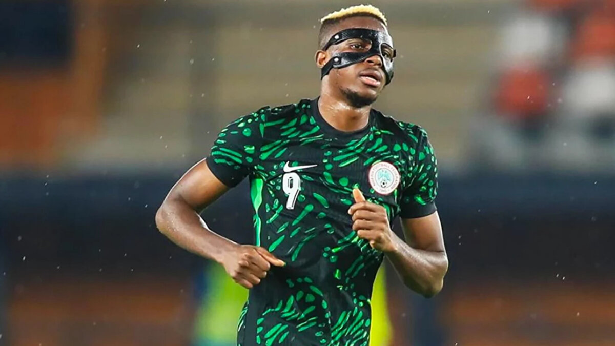 Habere göre; sarı kırmızılılar, 70 dakika sınırı talebine rağmen Gabon maçında Osimhen'in 120 dakika oynatılması nedeniyle tepkili.