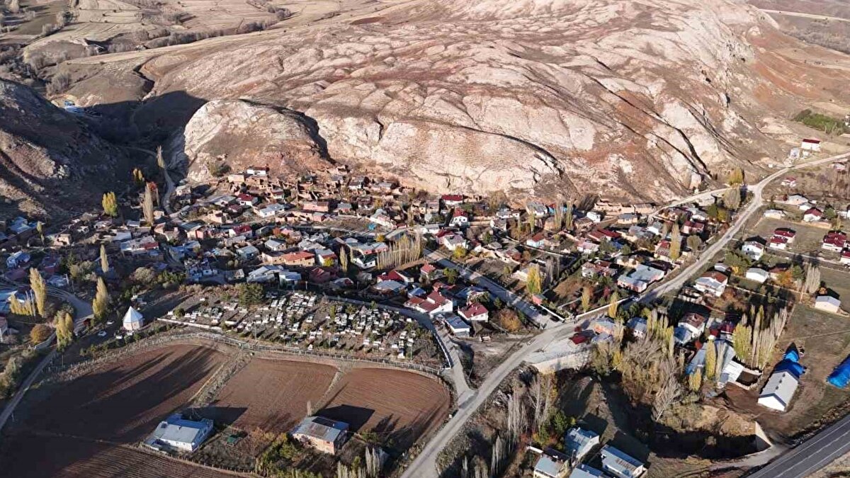 Kamera sistemi yalnızca Akpınar köyü sakinlerinin güvenlik seviyesini yükseltmekle kalmıyor; çevre köylerde yaşanan bazı olayların çözümünde de yol gösterici oluyor. Bölgede benzeri olmayan bu sistem, kırsal güvenlik açısından örnek bir model haline gelmiş durumda.
