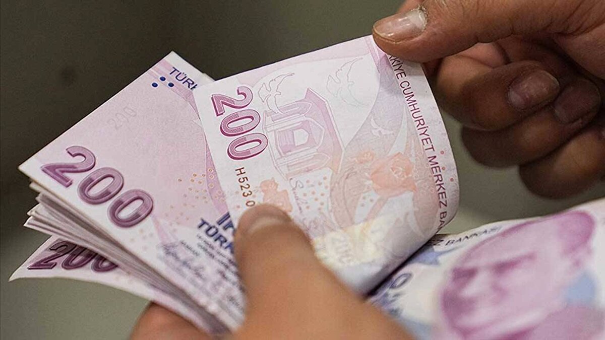 Antalya’da BAKSİFED ve TÜRKONFED iş birliğiyle düzenlenen 26. İş Dünyası Zirvesi, Türkiye ekonomisinin gelecek hedeflerinin masaya yatırıldığı önemli buluşmalardan biri oldu. Etkinlikte, 2026 yılı beklentileri, küresel ekonomik dönüşümün Türkiye üzerindeki etkileri ve bölgesel kalkınma modelleri kapsamlı şekilde ele alındı.