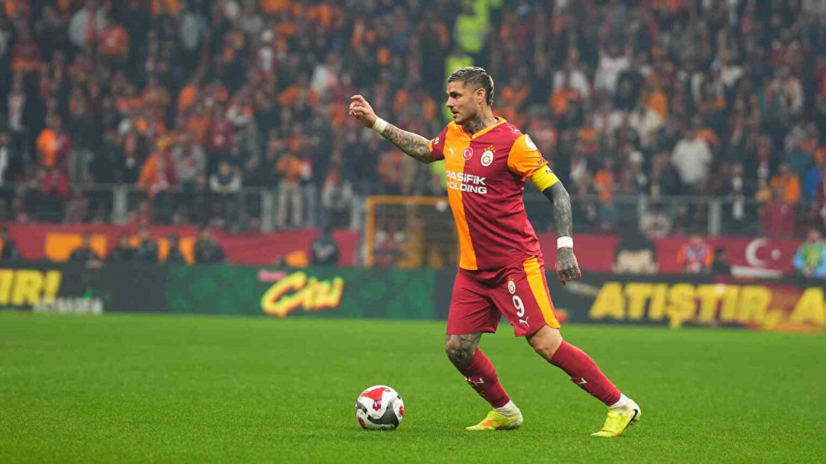 10 yıllık ilişkilerini sonlandıran Wanda Nara - Mauro Icardi çifti arasında daha sonrasında mal varlıkları konusunda krizler yaşanmış ve G.Saray'ın yıldızı Arjantin'de mahkemeye çıkmıştı. 