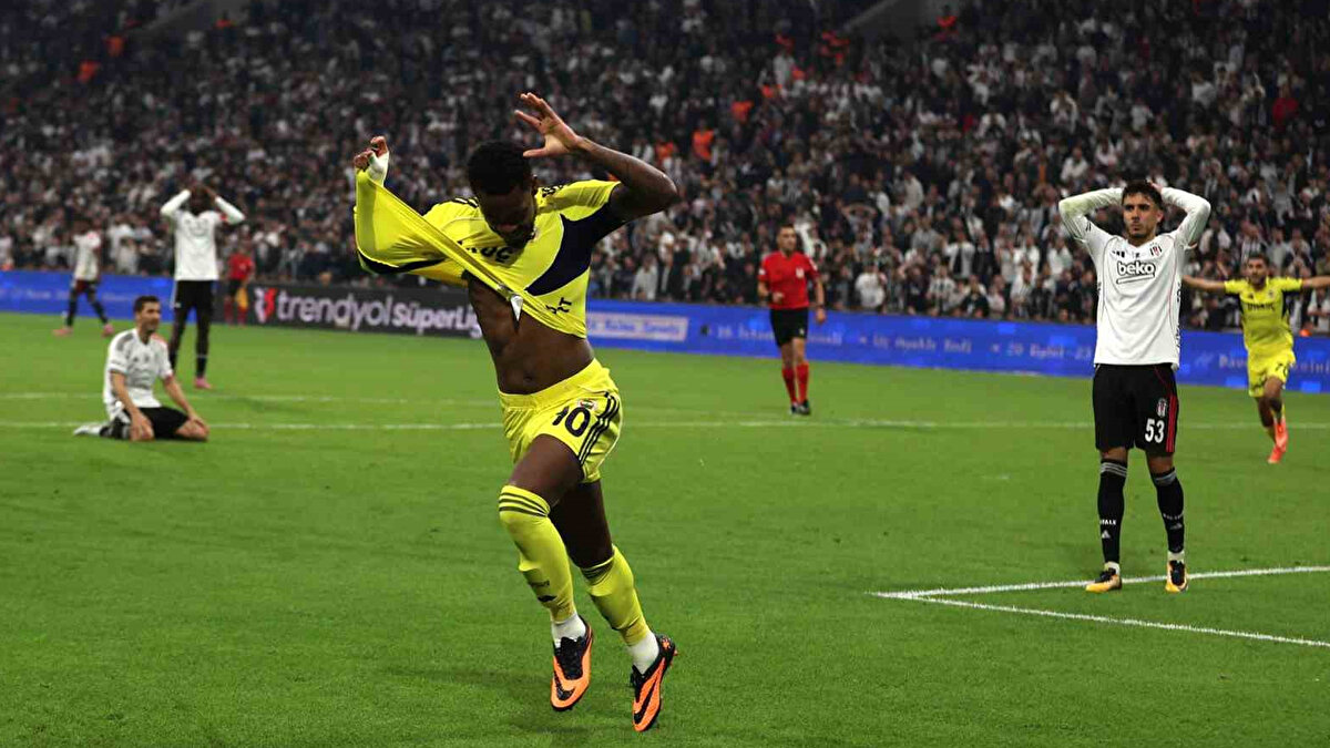 BEŞİKTAŞ DERBİSİNDE GALİBİYETİ GETİRDİ<br><br>Büyük umutlarla kiralanan Jhon Duran yaşadığı sakatlık sebebiyle uzun süre sahalardan uzak kalmıştı. Kolombiyalı golcü Beşiktaş derbisinde galibiyet golünü atmış ve kendisini affettirmişti.