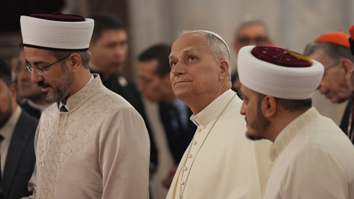 Sultanahmet Camii içindeki inceleme yaklaşık 15 dakika sürdü. Papa 14. Leo, caminin bölüm ve detaylarını gezdikten sonra yetkililerle kısa bir sohbet gerçekleştirdi. Ziyaret, Papa’nın İstanbul programındaki diğer temaslarına geçmesiyle sona erdi.