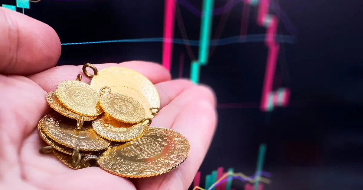 Euro yeni alternatif olarak öne çıkıyor<br><br>Altın ve gümüşün yükselişi sonrası alternatif arayan yatırımcılara da değinen Memiş, Euro/Dolar paritesinin 1,1580 seviyesinde olmasının önemli bir fırsat sunduğunu belirtti. 2026’nın ilk çeyreğinde paritenin 1,21’e ulaşabileceği öngörüldüğü için euronun “ucuz” kaldığını ifade etti. Memiş, yükselmiş varlıkların peşinden gitmek yerine baskılanmış enstrümanlara yönelmenin daha rasyonel olduğunu söyledi.