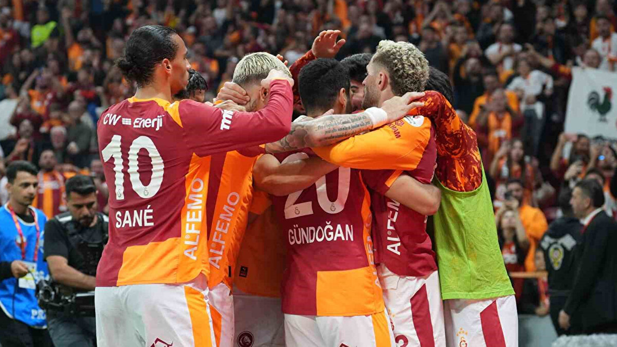 Trendyol Süper Lig’de derbi haftası… Sezonun en kritik maçlarından birinde ikinci sıradaki Fenerbahçe, Kadıköy’de ezeli rakibi Galatasaray’ı konuk edecek.