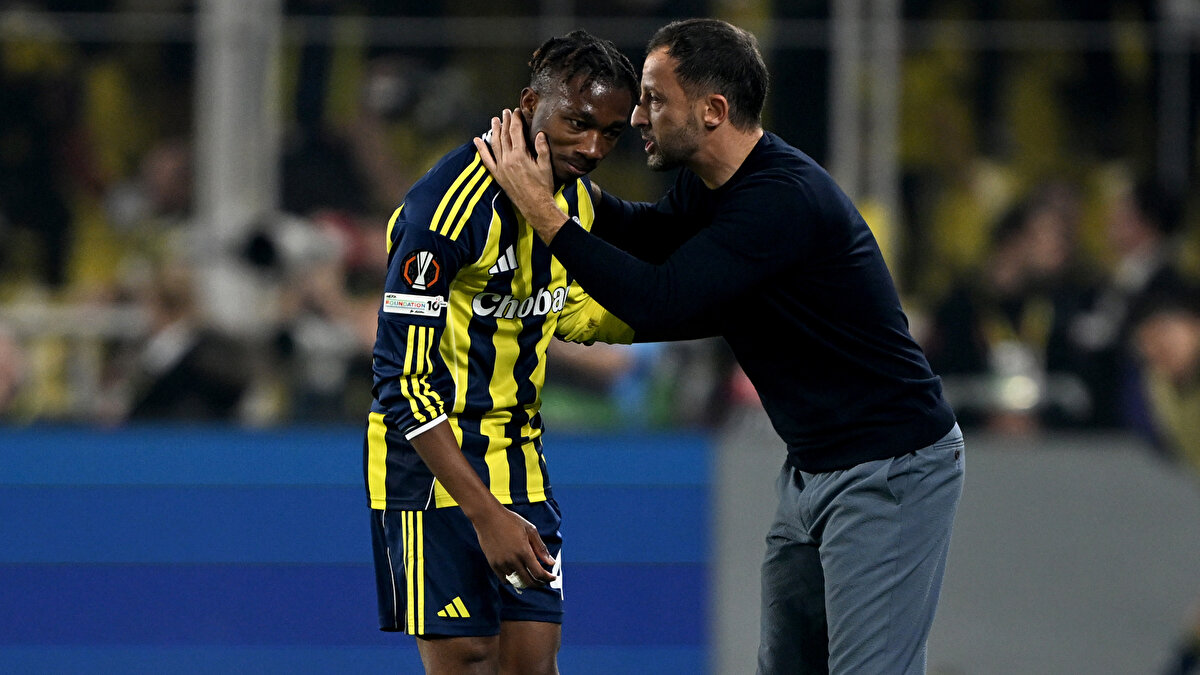 SAĞDA NENE SOLDA KEREM<br><br>Sarı-lacivertli takımda sol kanatta Kerem Aktürkoğlu, sağ kanatta ise Nene'ye formayı verecek. Kerem ise ilk kez eski takımı G.Saray'a karşı forma giyecek. 