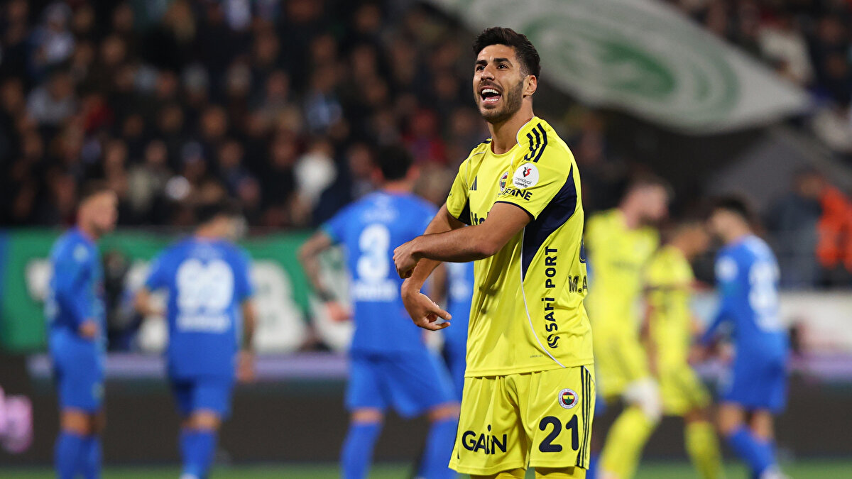 DERBİNİN KİLİT İSMİ: ASENSIO<br><br>Tedesco'nun tüm planları Asensio üzerinden olacak. İspanyol yıldızın yükselen formu, derbide kritik oalcak.Tedesco'nun oyuncudan çok sık ceza sahası koşuları yapmasını istedi.  