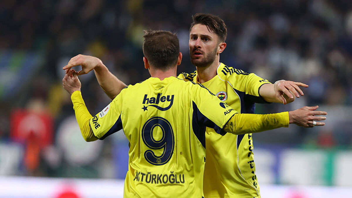 ORTA SAHADA İSMAİL VE EDSON<br><br>Tedesco, orta sahada Edson ve İsmail Yüksek'e görev verecek. İtalyan teknik adamın bu iki isme çok güvendiği belirtiliyor. 