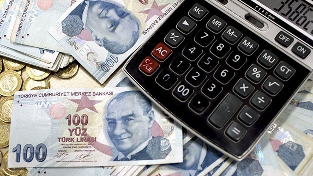 Bakan Işıkhan: Sosyal diyalog öncelikli<br><br>Çalışma ve Sosyal Güvenlik Bakanı Vedat Işıkhan, sürecin sosyal diyalog çerçevesinde yürütüleceğini vurguladı. Bakan Işıkhan, “Komisyondan hem çalışanlarımızın refahını koruyan hem de işverenlerimizin üretim ve istihdam gücünü gözeten optimal bir seviyenin ortaya çıkacağına inanıyorum” ifadelerini kullandı.