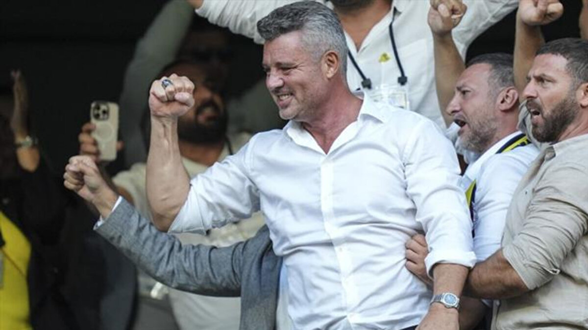 Süper Lig'de yarın oynanacak Fenerbahçe-Galatasaray derbisi öncesi Sadettin Saran, Dursun Özbek'i özel olarak maçı izlemeye davet etti.