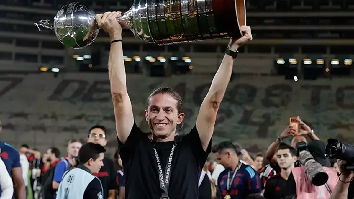 Brezilyalı Teknik Direktör Filipe Luis, haziran 2024’te başladığı teknik adamlık kariyerinde kısa sürede önemli başarılar topladı.