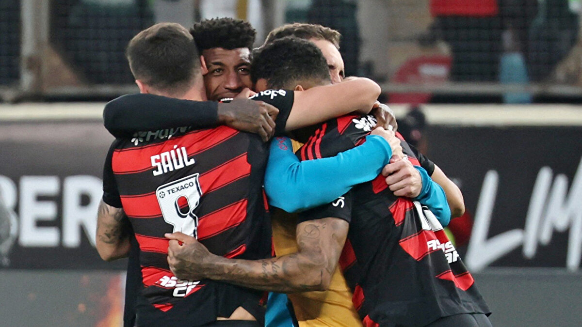 Ardından A takımı devraldı ve Brezilya Kupası, Brezilya Süper Kupası, Campeonato Carioca Kupası ve son olarak Copa Libertadores’i kazanarak kupa sayısını beşe çıkardı.