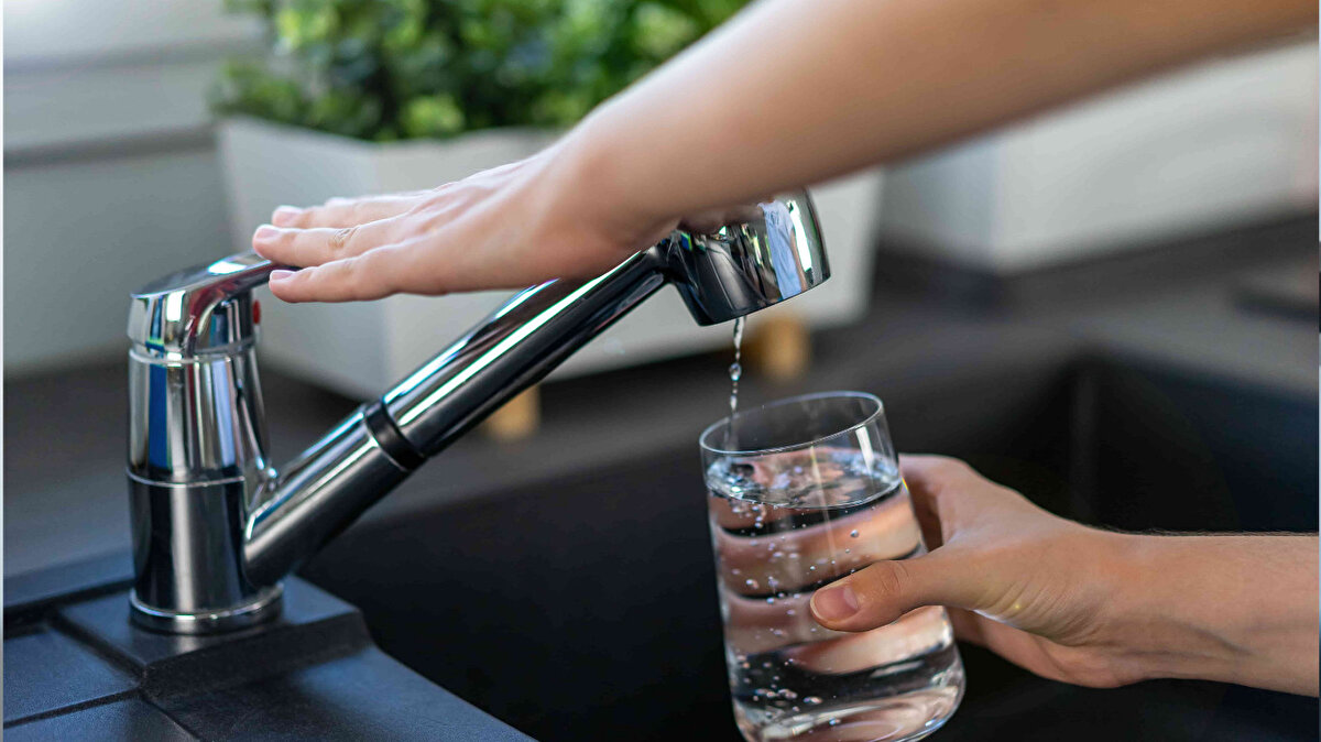 Tuvalet rezervuarlarında tasarruf<br><br>Sistemin bir diğer kullanım alanı ise bina içindeki tuvalet rezervuarları olacak. Sifonlarda içme suyu kalitesindeki şebeke suyu yerine, biriktirilen yağmur suları kullanılacak.