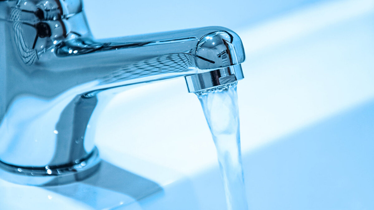 AVM ve toplu konutları kapsıyor<br><br>Zorunluluk özellikle su tüketiminin yüksek olduğu alışveriş merkezleri (AVM) ve büyük toplu konut projelerini doğrudan ilgilendiriyor. Büyük sitelerde su giderlerinin düşürülmesi hedefleniyor.