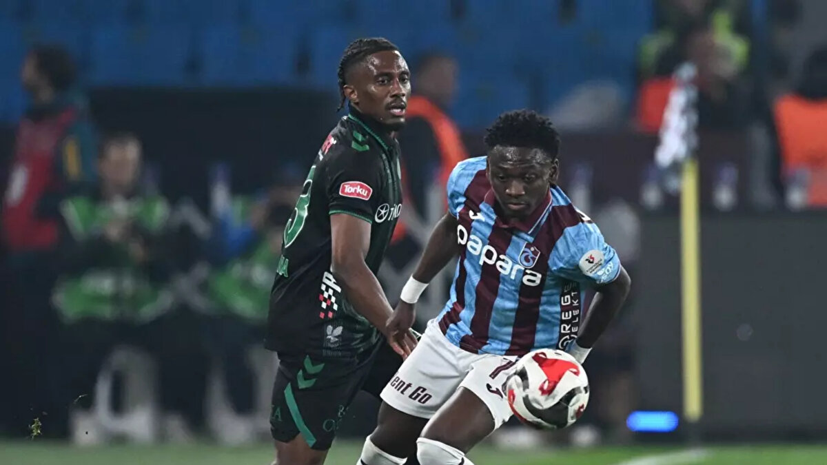 87. dakikada Konyaspor'un iptal edilen golünde karar doğru mu?<br><br>Bahattin Duran: Hakem pozisyonda 1.5 - 2 metre geride kalmış, topun çıktığını oradan tespit edemez. Yardımcı hakemin burada yaptığı en doğru şey pozisyon tamamlandıktan sonra bayrağı kaldırması. Elimizdeki imkanlarla gördüğüm kadarıyla topun tamamının oyun alanını terk etmediğini görüyorum ve burada gol kararı verilmesi gerektiğini düşünüyorum.