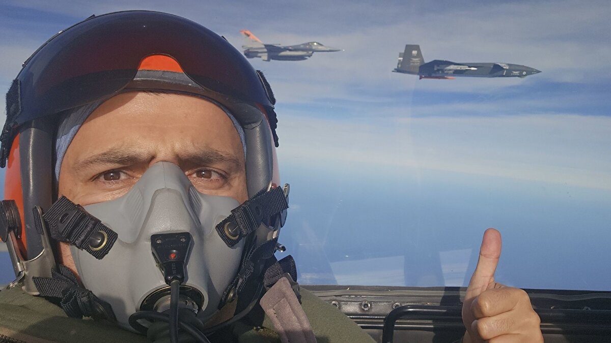 2023 ve 2024 yıllarında Türkiye'deki tüm sektörlerde en fazla ihracat yapan ilk 10 firma arasına girerek İhracatın Şampiyonları Ödülü alan Baykar, 2021, 2022, 2023 ve 2024 yıllarında Cumhurbaşkanlığı Savunma Sanayii Başkanlığı ve Türkiye İhracatçılar Meclisi verilerine göre savunma ve havacılık sektörünün ihracat lideri oldu. 2023'te sektör ihracatının üçte birini tek başına yapan Baykar, 2024 yılında da savunma ve havacılık sektörü toplam ihracatının dörtte birini tek başına gerçekleştirerek Türkiye'yi küresel SİHA ihracat pazarında lider konuma taşıdı. Dünyanın en büyük insansız hava aracı şirketi olan Baykar, Bayraktar TB2 SİHA için 36 ülkeyle, Bayraktar AKINCI TİHA için ise şimdiye kadar 16 ülkeyle ihracat anlaşması imzaladı.