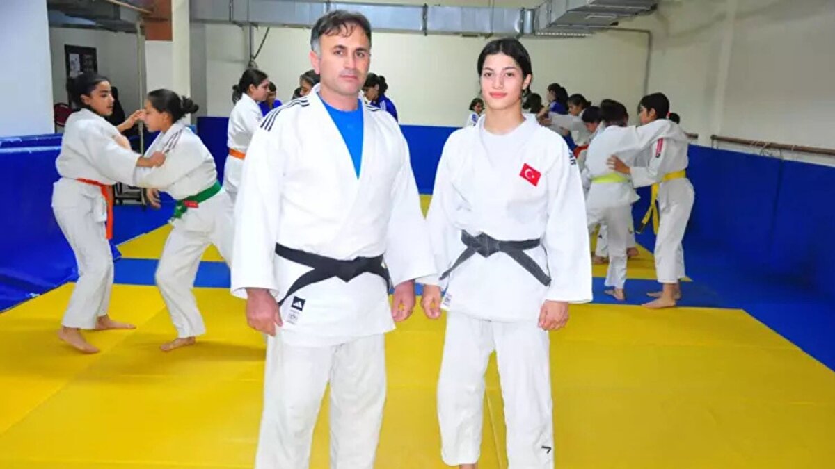 Ayla Akkaya, 2024 yılında Kocaeli Uluslararası Emre Yazgan Turnuvası’nda 2’ncilik, Bosna Hersek Uluslararası Borsa Avrupa Açık’ta ise 3’üncülük elde etti. Galatasaray Spor Kulübü adına lig müsabakalarına katılan Akkaya, 2025 yılında Antalya Uluslararası Proelii Area Turnuvası’nda ümitler kategorisinde birinci oldu. Aynı yıl Edirne ve Bulgaristan’daki iki uluslararası turnuvada 48 kilogramda şampiyonluk yaşayan Akkaya, son olarak Kuzey Makedonya’da Türkiye’ye şampiyonluk getirdi.