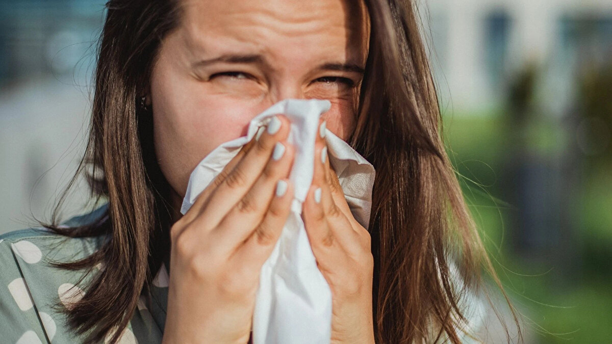Doktorlar, şüpheli vakalarda burundan gelen sıvıyı toplayarak tahlile gönderiyor ve görüntüleme yöntemleriyle kaçağın yerini tespit ediyor.
