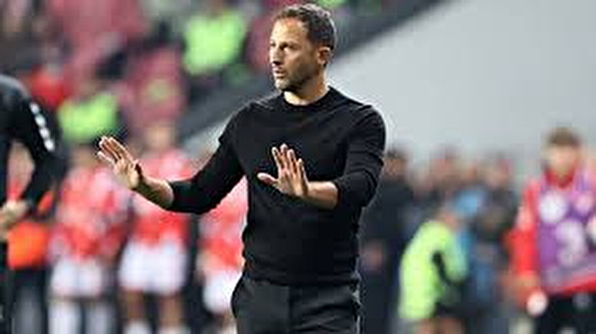 Domenico Tedesco'nun Belçika Milli Takımı'nda görev yaptığı dönemde Thibaut Courtouis ile bir gerilim yaşamış ve deneyimli kaleciyi kadroda bulundurmamıştı gelen sorunun üzerine Tedesco, "Bence bu tür durumlar her zaman olabilir. Büyük bir konuydu ama dürüst olmak gerekirse, bu konuda her şey söylendi." yanıtını verdi.