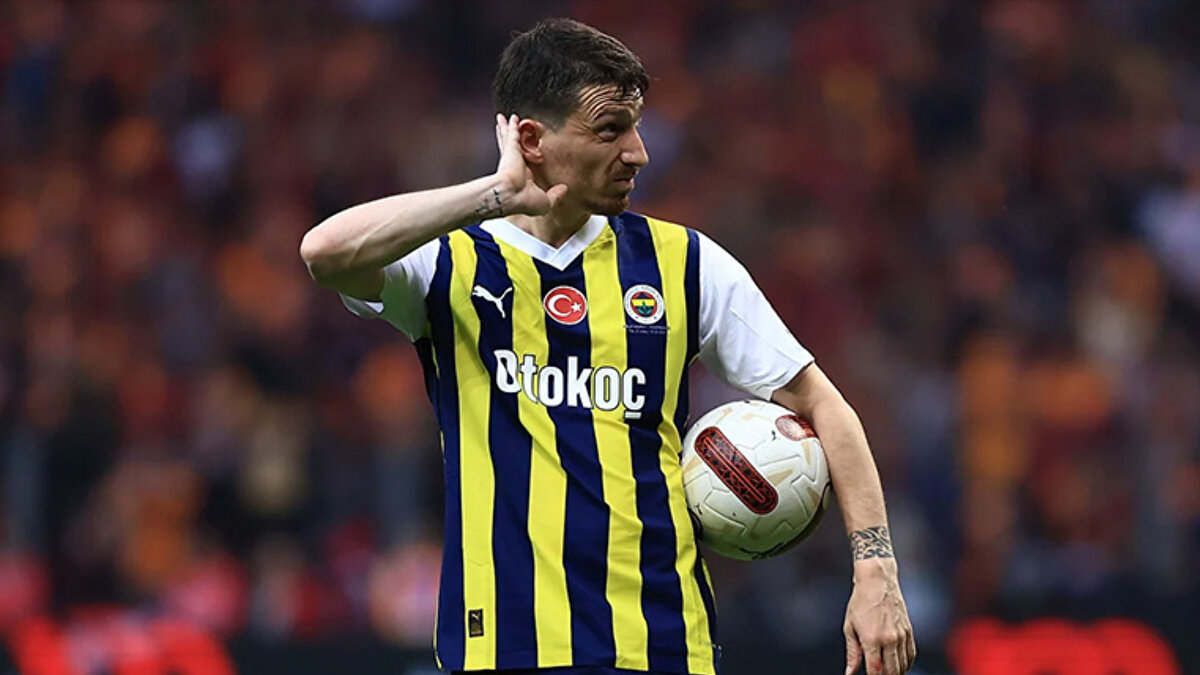 Fenerbahçe'nin mevcut kadrosunda bulunan oyunculardan Mert Hakan Yandaş Fenerbahçe formasıyla en fazla derbiye çıkan isim oldu. Toplamda 6 maçta süre aldı.