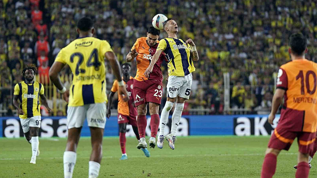 Yüksek Riskli Oyun: Maçın ilerleyen dakikalarında, özellikle skor dezavantajına düşen tarafın yüksek risk alması (Galatasaray'ın maçı açması beklenir), Fenerbahçe'ye hızlı hücumlarla gol bulma fırsatı verebilir.<br>