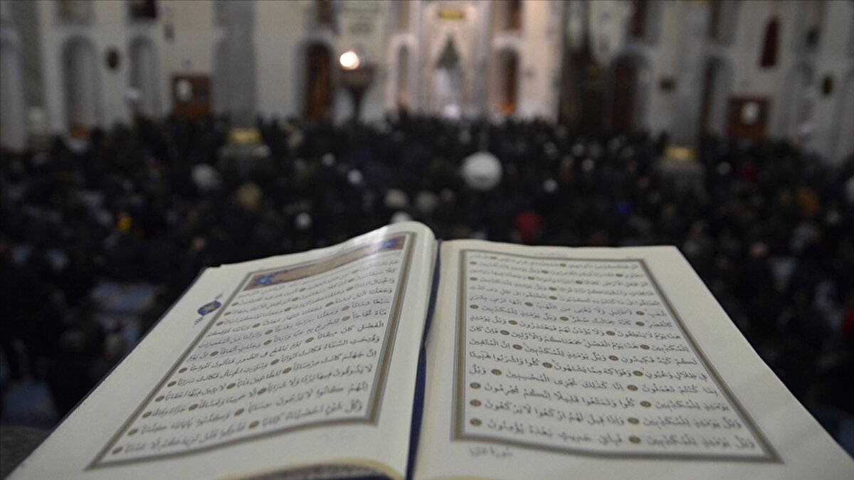 Üç aylar ne zaman başlıyor?<br><br>Üç ayların ilkini oluşturan Recep ayı, her yıl olduğu gibi 2025’te de manevi hayatın canlandığı bir dönemin başlangıcına işaret edecek. Müslümanlar, Recep ayı ile birlikte oruç, zikir, Kur’an tilaveti ve sadaka gibi ibadetlere daha fazla yönelmeye hazırlanıyor.