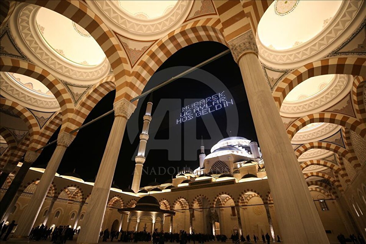 2025–2026 dini günler takvimi<br><br>Diyanet İşleri Başkanlığı tarafından açıklanan takvime göre önemli gün ve geceler şöyle: