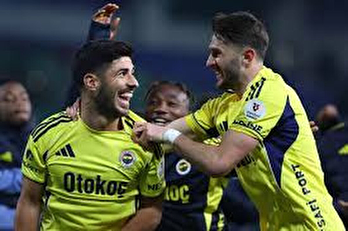 Sakatlık sana ne öğretti?<br><br>Kesinlikle. Benim için kişisel olarak büyük bir dönüm noktası oldu çünkü hayatında tam bir durma noktasıdır. Durmaksızın oynamaya ve antrenman yapmaya alışkındım ve çevrenizde neler olduğunu fark etmiyorsunuz. Ailenizi, arkadaşlarınızı veya kendinizi düşünmek için durmuyorsunuz. Bu döngünün içine giriyorsunuz ve durmuyorsunuz. Kendime daha iyi bakmayı, vücudumu anlamayı öğrendim... Ayrıca daha eleştirel olmaya başladım.