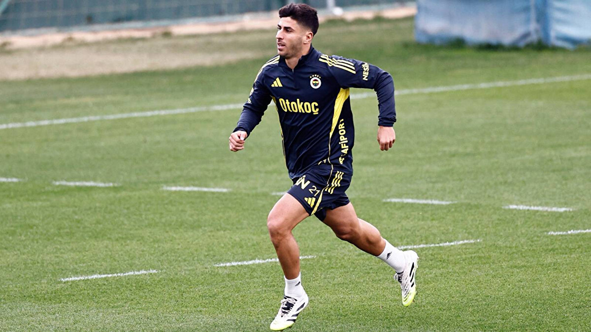 Luis Enrique ile aranızda ne oldu? Aranızda herhangi bir sorun olmadığını hep inkar ettiniz. Luis Enrique sizi Katar'daki Dünya Kupası'na götürmüştü, ama sizi öylece bırakmak...<br><br>Dürüst olmak gerekirse, bildiğim kadarıyla hiçbir şey olmadı. Belki bu soruyu o cevaplayabilir. Luis Enrique'yi çok iyi tanıyorum; Dünya Kupası'nda birlikteydik, PSG'de bir buçuk yıl onunla çalıştım... Ve şey, bunu kişisel algılamak istemiyorum, çünkü bu, diğer oyuncularla, onun ekibindeki kişilerle de olan bir şey... O, bu şekilde davranan bir insan ve ben de bu kadarını söyleyebilirim. Benim açımdan, ona kin beslemiyorum. Profesyonel futbol dünyasında olabilecek bir şey ve hepsi bu kadar.