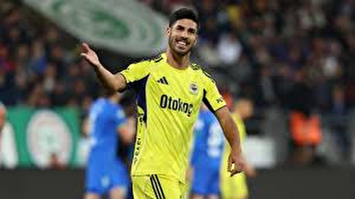 Emery ile birlikte Aston Villa'ya gittim. Onunla aran nasıldı?<br><br>Unai ile çok iyi anlaşıyorum. Her ayrıntıya dikkat eden ve oyunculara kişisel olarak çok yakın olan inanılmaz bir antrenör. Sezonun ikinci yarısında muhteşem bir performans sergiledik, neredeyse tüm Premier Lig maçlarını kazandık, Kupa'da Wembley'de yarı finale yükseldik ve Şampiyonlar Ligi'ne katılmaya çok yaklaştık.