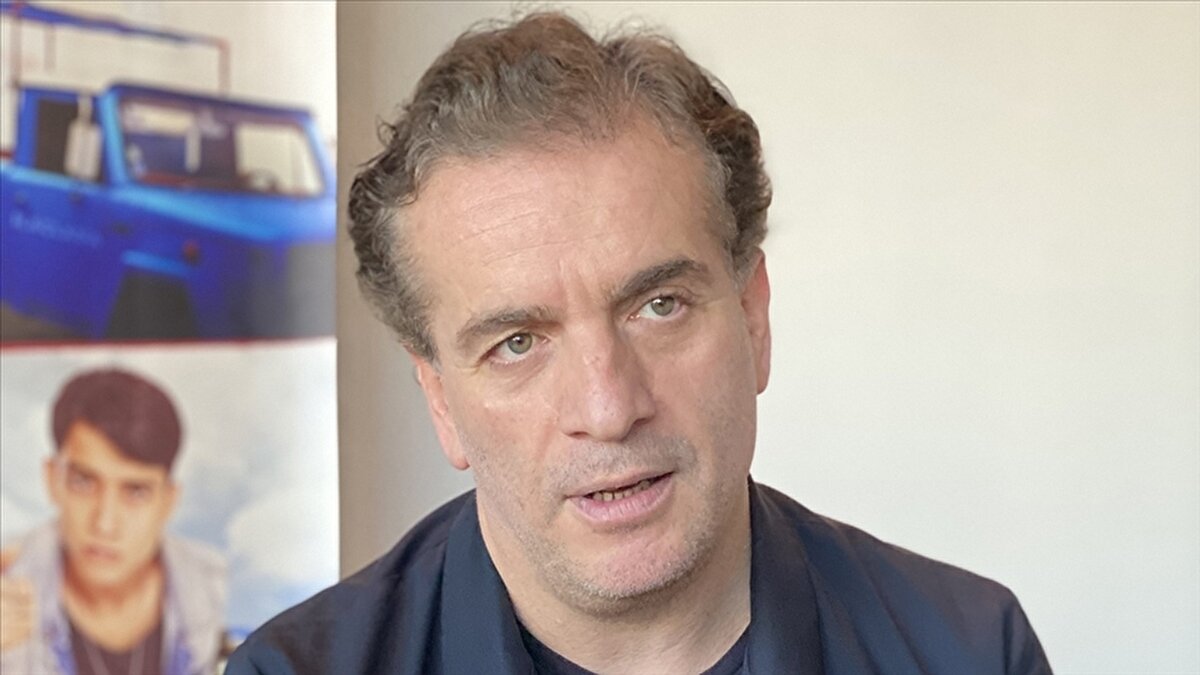 Murat Cemcir kimdir?<br><br>Murat Cemcir, 30 Kasım 1976’da Tokat’ın Niksar ilçesinde doğdu. Mustafa Kemal Üniversitesi’nde otomotiv üzerine eğitim alan Cemcir, kariyerini oyunculuk yönünde şekillendirdi. 2000’li yılların başından itibaren televizyon ve sinema projelerinde yer almaya başlayan oyuncu, özellikle komedi yapımlarındaki performansıyla öne çıktı.