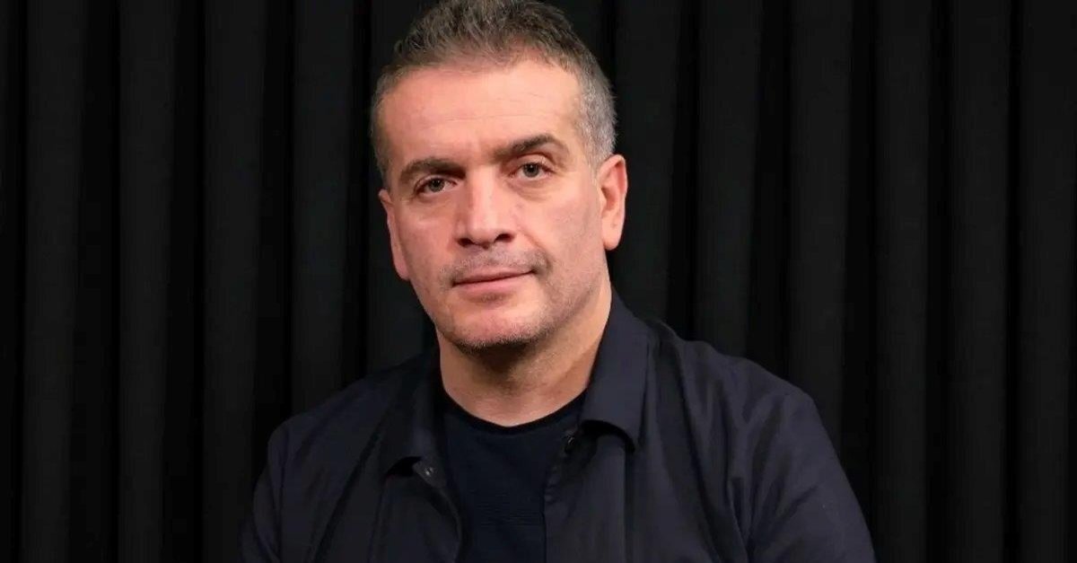 Oyuncu Murat Cemcir, çarşamba günü İstanbul’daki evinde aniden fenalaşarak ambulansla Maslak’taki özel bir hastaneye kaldırıldı. İlk tetkiklerde iç kanama belirtilerinin tespit edilmesi üzerine 49 yaşındaki sanatçının hemen yoğun bakıma alındığı bildirildi. Hastane kaynakları, Cemcir’in durumunun yakından takip edildiğini ve tedavisinin titizlikle sürdürüldüğünü aktardı.