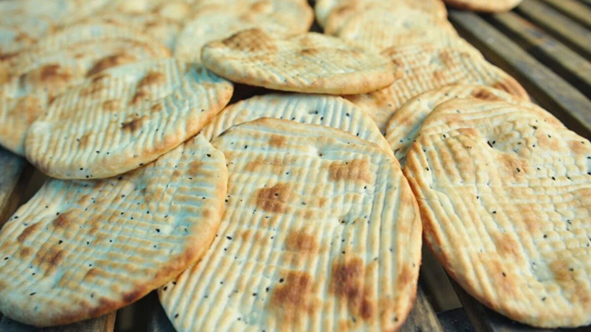 Kahramanmaraş’ın yüzyıllık lezzeti Maraş Çöreği, Avrupa Birliği tarafından tescillendi. Tarım ve Orman Bakanı İbrahim Yumaklı, sosyal medya hesabından yaptığı paylaşımda, bu ürünle birlikte Türkiye’nin AB’den tescil alan ürün sayısının 44’e yükseldiğini duyurdu.