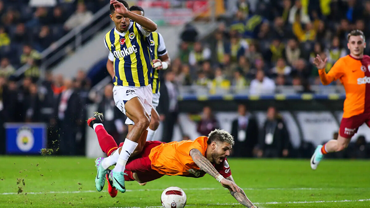 Trendyol Süper Lig'in 14. haftasında Fenerbahçe ile Galatasaray, bugün saat 20.00'de Kadıköy'de karşılaşacak. 