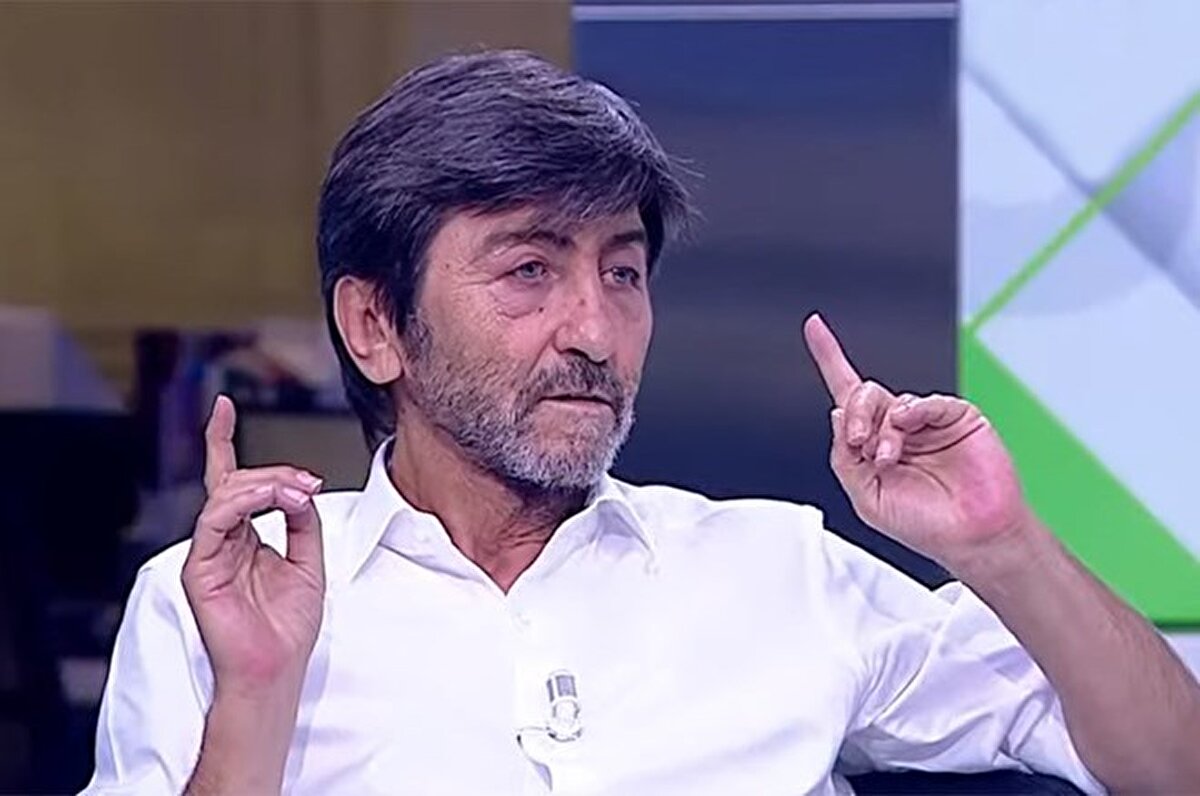 "Diğer taraftaysa Galatasaray'daki sakatlık, bir anda tüm pozisyonların değişmesine sebep oldu. Çok detaylar var. Ev sahibinin oyunu, camianın beklentisini karşılamadı. Galatasaray'ın oyunu da 2-0'a götürmedi. Pozisyon vermediler ama ikinci yarıda gol yememeyi öncelik olarak belirlediler." 