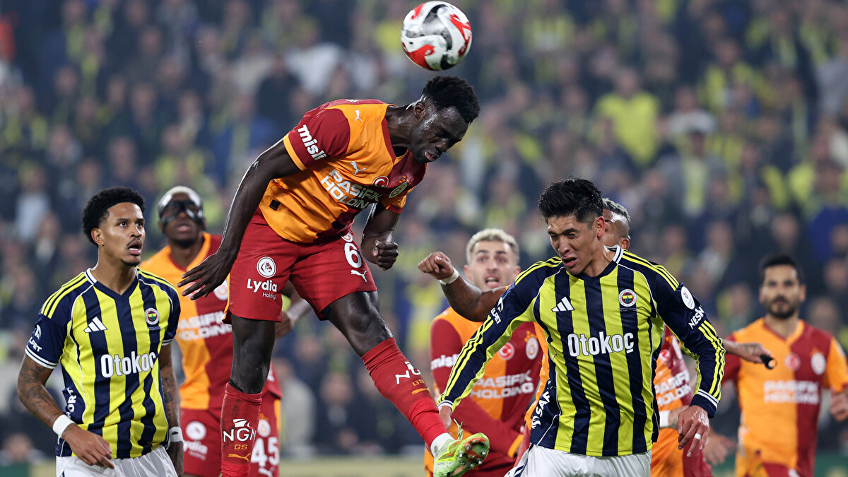 Trendyol Süper Lig'in 14. haftasındaki derbi maçta Fenerbahçe ile Galatasaray karşı karşıya geldi. Chobani Stadyumu'nda oynanan müsabaka 1-1 berabere sona erdi.