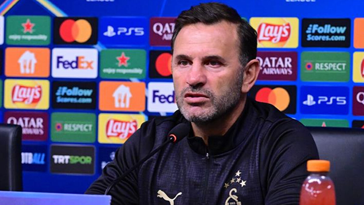 Bugün oynanacak olan derbi öncesi Galatasaray Teknik direktörü Okan Buruk öğrencileri ile taktik ve motivasyon konuşması yaptı. 