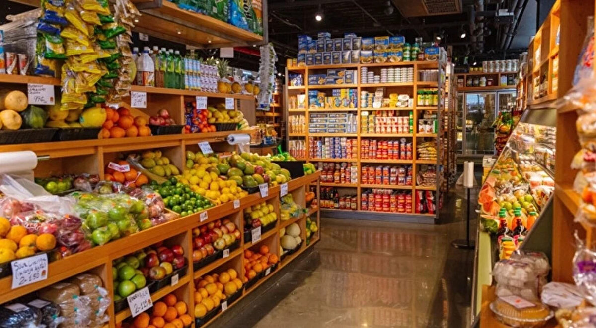 Markette zam şampiyonu pırasa oldu<br><br>Kasım ayında markette en çok zamlanan ürün pırasa olarak kayıtlara geçti. Pırasa fiyatları yüzde 149’un üzerinde artarken, onu ıspanak, fındık ve Antep fıstığı izledi. Aynı dönemde market fiyatı en fazla gerileyen ürün ise yüzde 55’lik düşüşle marul oldu. Portakal ve kuru soğanda da belirgin gerilemeler görüldü.