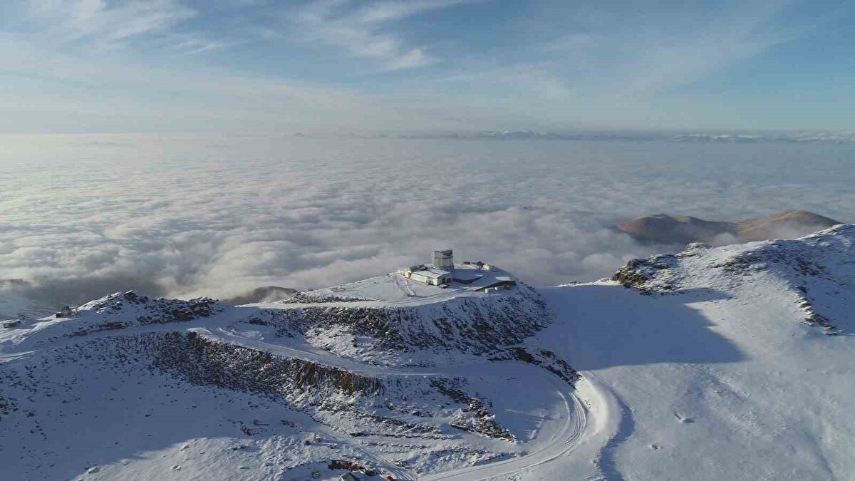 Meteoroloji, sıcaklıkların bölge genelinde mevsim normallerinin üstünde seyrettiğini, rüzgârın ise güney yönlerden zaman zaman orta kuvvetli eseceğini duyurdu.<br>
