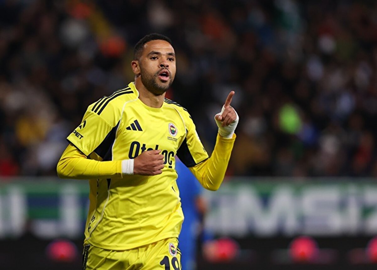 Galatasaray’ın hazırlığı ve yıldız geri dönüşü<br>Okan Buruk yönetimindeki Galatasaray, Avrupa kupalarında aldığı son yenilgilere rağmen Süper Lig’de güçlü duruşunu sürdürüyor. Fenerbahçe derbisine önemli eksiklerle hazırlanmasına rağmen, yıldız golcü Victor Osimhen’in geri dönüşü takıma moral kazandırdı. Sarı-Kırmızılılar, Kadıköy’de hem liderliği korumak hem de ezeli rakipleri karşısında avantaj sağlamak için sahada olacak.