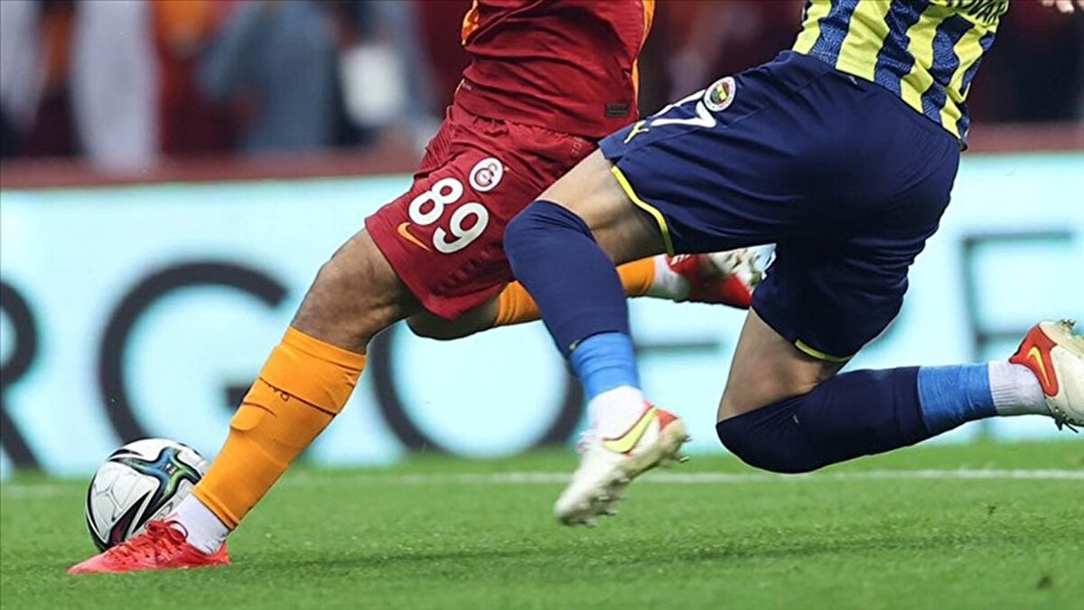 Fenerbahçe - Galatasaray derbisi canlı izle ve şifresiz yayın seçenekleri<br>Futbolseverler maçın internet üzerinden canlı izle seçeneklerini araştırıyor. Fenerbahçe - Galatasaray derbisi beIN Sports üyeliği ile izlenebilir. TOD TV üzerinden de online yayın takip edilebilir. 