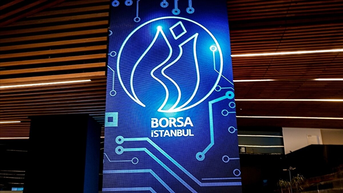 Borsa İstanbul’da BIST 100 endeksi, haftaya yatay bir açılış yaparak 10.898,10 puandan işlem görmeye başladı. Cuma günü satış ağırlıklı bir seyir izleyen endeks, günü yüzde 0,43 değer kaybederek 10.898,70 puandan tamamlamıştı. Açılışta BIST 100 endeksi, önceki kapanışa göre 0,59 puan ve yüzde 0,01 azalış gösterdi.