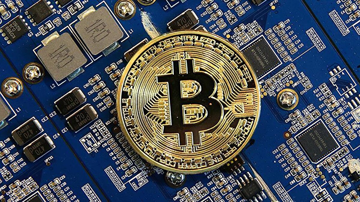 Kripto para piyasası, yeni haftaya yoğun satış dalgası ile giriş yaptı. Bitcoin, Asya seansında karşılaştığı güçlü satış baskısı nedeniyle yaklaşık yüzde 6 değer kaybıyla 85.763 dolar seviyesine geriledi. Ethereum ise daha sert bir düşüşle yüzde 7 oranında kayıp yaşayarak 2.812 dolar seviyesine indi ve halen düşüş trendinde işlem görüyor.