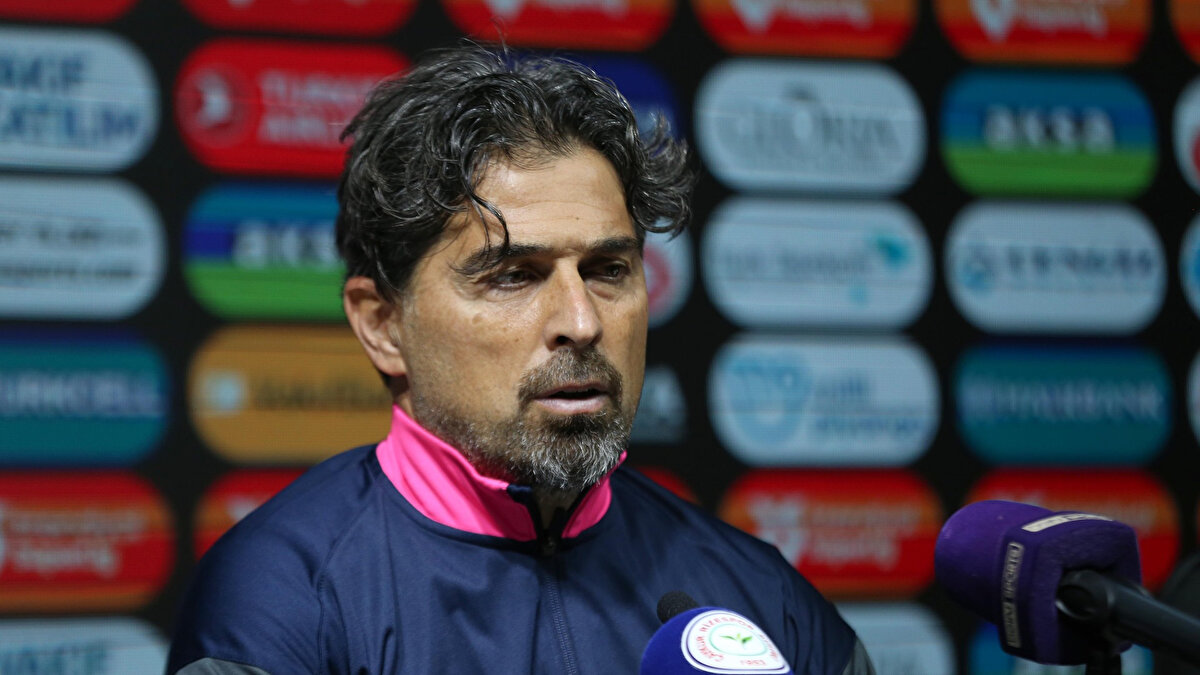 Mücadelenin ardından Rizespor’da İlhan Palut istifa ettiğini açıklamıştı.