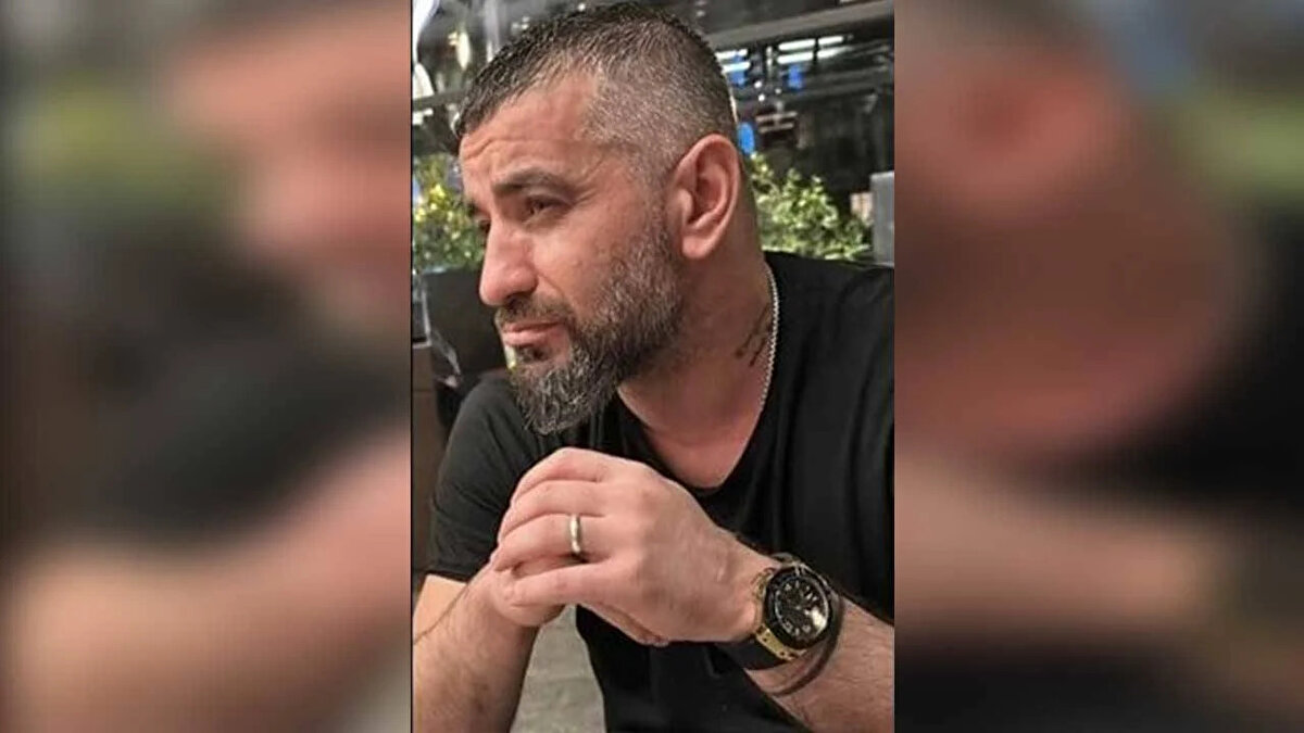 Eski milli futbolcu Yusuf Atay, alt yaş milli takımlarında forma giymiş, Türkiye’nin farklı liglerinde oynamış bir orta saha oyuncusudur. Son günlerde hakkında yürütülen soruşturma ve tutuklanma kararı nedeniyle yeniden gündeme gelen Atay’ın futbol kariyeri ve geçmişi merak konusu oldu. Peki Yusuf Atay kimdir? Eski milli futbolcu Yusuf Atay neden tutuklandı?