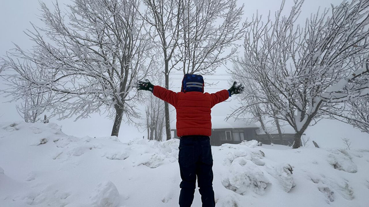 Hangi İllerde Kar Tatili Var?<br><br>Türkiye genelinde kış şartları ağırlaşsa da, kar tatili kararları genellikle il bazlı olarak, yerel hava koşullarına göre Valilikler tarafından alınmaktadır.
