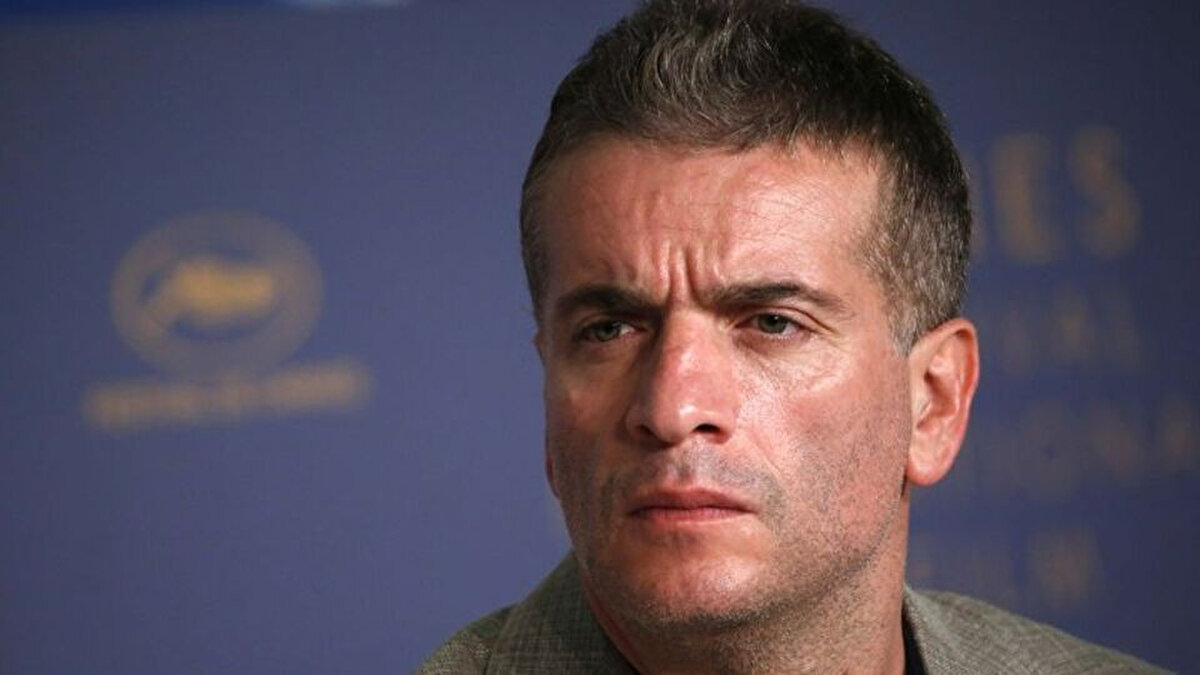 4 gün boyunca yoğun bakımda tedavi gören Murat Cemcir'den iyi haber geldi. Oyuncunun yoğun bakımdan çıkarıldığı, tedavisine normal odada devam edeceği belirtildi.