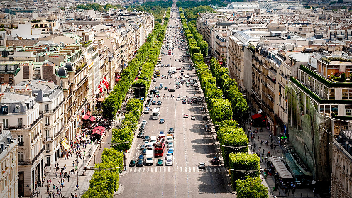 5. 🇫🇷 Paris: Champs Elysées <br>12.519 €