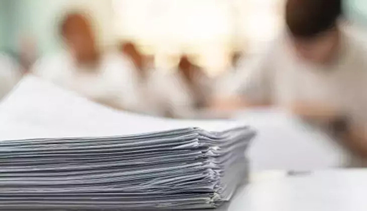 İSG sınav giriş belgesi yayımlanmasıyla birlikte, İş Sağlığı ve Güvenliği Genel Müdürlüğü tarafından düzenlenen İş Yeri Hekimliği ve İş Güvenliği Uzmanlığı Sınavı’na katılacak adaylar sınav yerlerini sorgulamaya başladı. 22-30 Ekim 2025 tarihleri arasında başvuruları tamamlanan İSG sınavı için geri sayım sürüyor. Peki İSG sınav giriş belgesi nasıl alınır? 2025 İş Güvenliği sınavı ne zaman, saat kaçta yapılacak? İşte merak edilen detaylar…