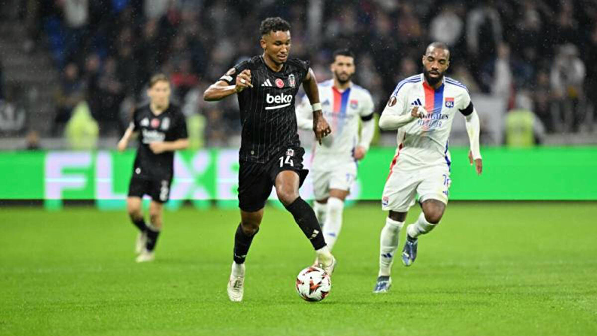 Uduokhai’nin kariyerini sürdürdüğü Bundesliga’ya geri dönme olasılığı bulunduğu ve yeni bir takım arayışlarını hızlandırdığı ifade edildi.